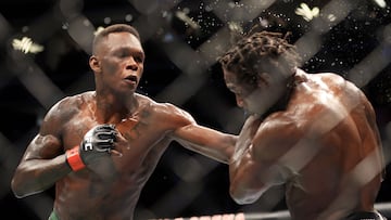 LAS VEGAS, NEVADA - JULY 02: Israel Adesanya (L) of Nigeria punches Jared Cannonier in their middleweight title bout during UFC 276 at T-Mobile Arena on July 02, 2022 in Las Vegas, Nevada.   Carmen Mandato/Getty Images/AFP== FOR NEWSPAPERS, INTERNET, TELCOS & TELEVISION USE ONLY ==